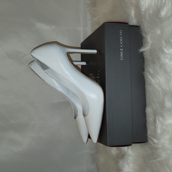 Vince Camuto White Heels 7.5 - Picture 3 of 5
